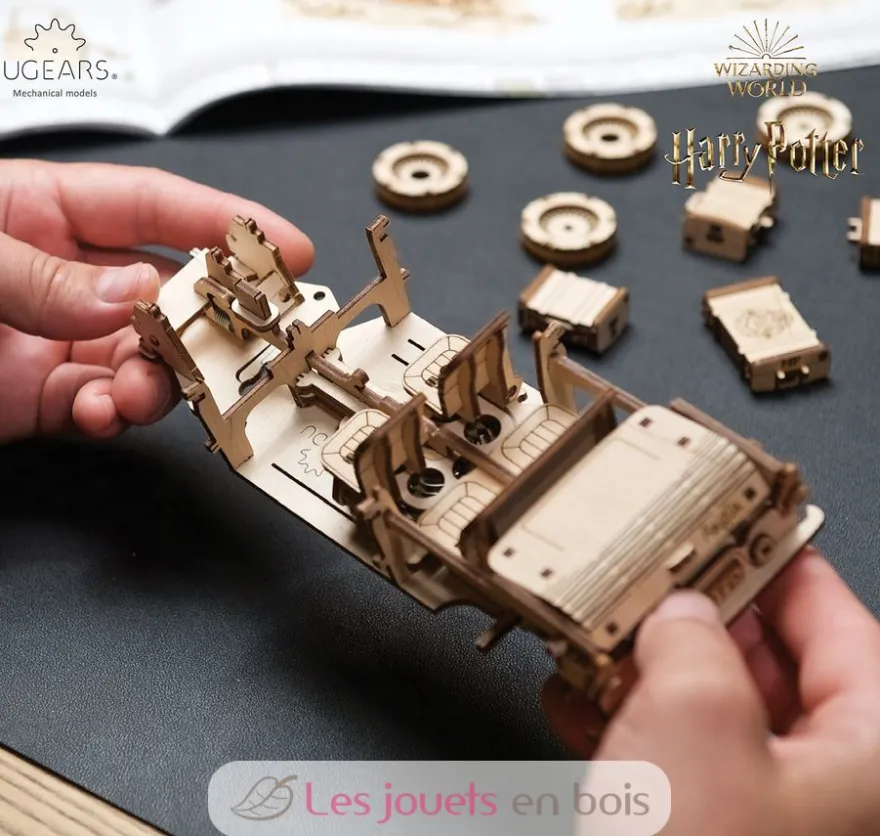 La voiture volante Ford Anglia - Puzzle 3D mécanique en bois - Ugears
