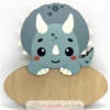 Plaque de porte en bois personnalisable Tricératops - Vintiun