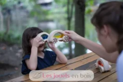 Voiture avec eau colorée bleue - Plan Toys